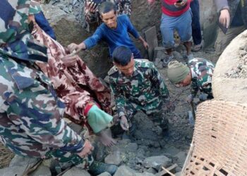 डोटीमा भूकम्पको धक्काले भत्किएर खण्डहर बनेको बस्ती… (तस्विरहरू सहित)