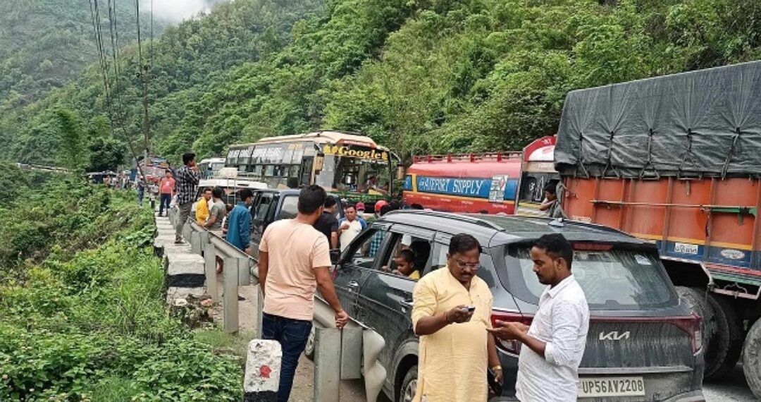 नारायणगढ–मुग्लिन सडक फेरि बन्द, यात्रा नगर्न प्रहरीको आग्रह !