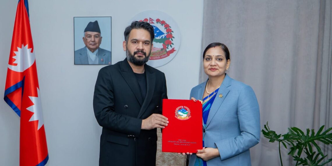 प्रधानमन्त्री वालेन्द्र शाहज्यूसँग स्वास्थ्य मन्त्री माननीय निशा मेहताज्यूको कार्यसम्पादन सम्झौता