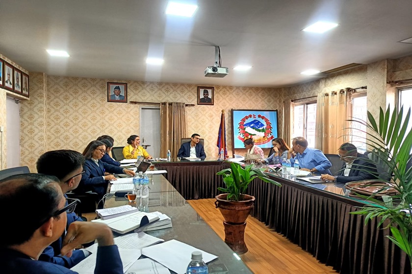 अनसनरत नर्स ज्योतिका प्रतिनिधिसँग स्वास्थ्य मन्त्रालयमा वार्ता