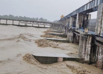 गण्डक ब्यारेजमा २ लाख ७३ हजार क्युसेक पानीको प्रवाह, खतरा सूचकनजिक